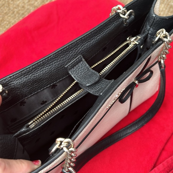 Very cute kate spade with aa bow. - Picture 3 of 5